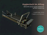 Body & Exercise Reformer Black Edition Grafik mit Schrägansicht und Hinweis auf die BIOCOTE Polsterung