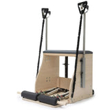 Elina Pilates Combo Chair Elite mit Polster in Grau, Schrägansicht mit Gummizug-Griffen