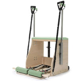 Elina Pilates Combo Chair Elite mit Polster in Iceberg, Schrägansicht mit Gummizug-Griffen