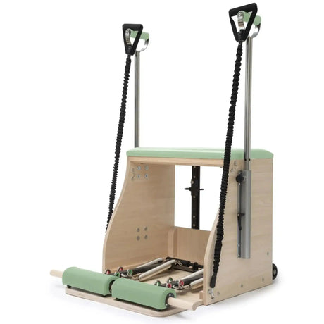 Elina Pilates Combo Chair Elite mit Polster in Iceberg, Schrägansicht mit Gummizug-Griffen
