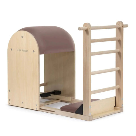 Elina Pilates Elite Ladder Barrel mit Polster in Altrosa, Schrägansicht mit Leiter