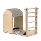 Elina Pilates Elite Ladder Barrel mit Polster in Mokka, Schrägansicht mit Leiter