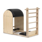 Elina Pilates Elite Ladder Barrel mit Polster in Schwarz, Schrägansicht mit Leiter