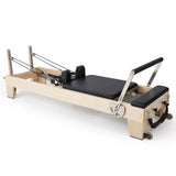 Elina Pilates Elite Reformer mit Polster in Schwarz, Schrägansicht