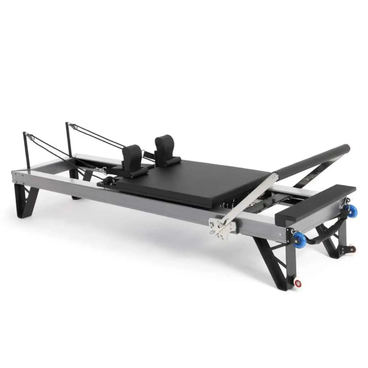 Elina Pilates HL3 Reformer mit schwarzem Polster und Aluminiumrahmen, Schrägansicht