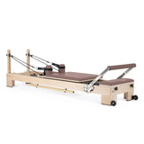 Elina Pilates Lignum Reformer mit Polster in Altrosa, Schrägansicht