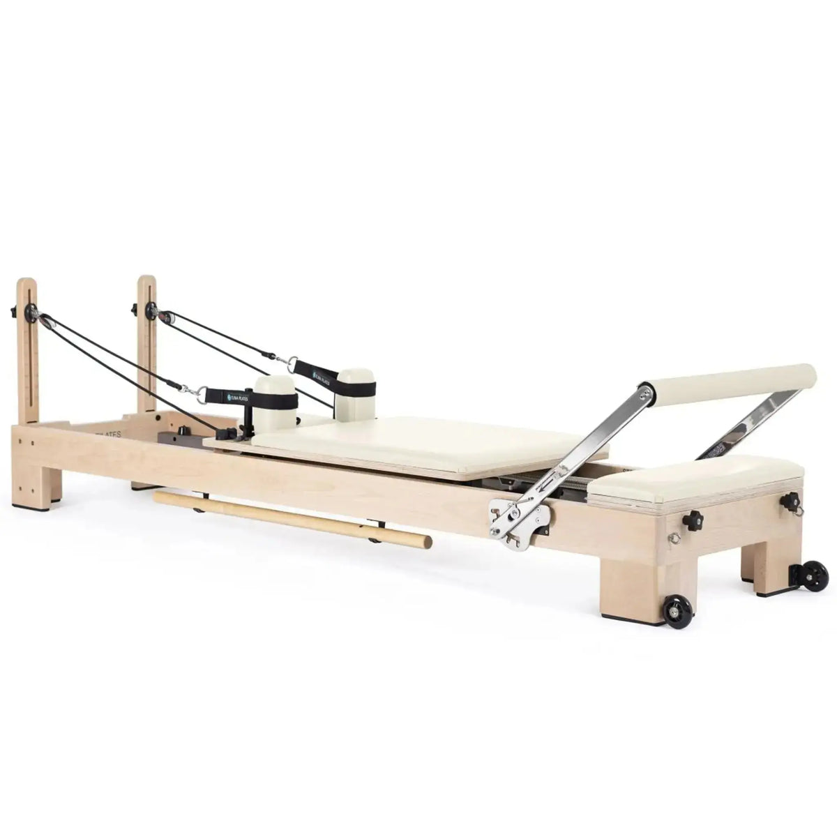 Elina Pilates Lignum Reformer mit Polster in Elfenbein, Schrägansicht