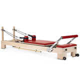 Elina Pilates Lignum Reformer mit Polster in Rot, Schrägansicht