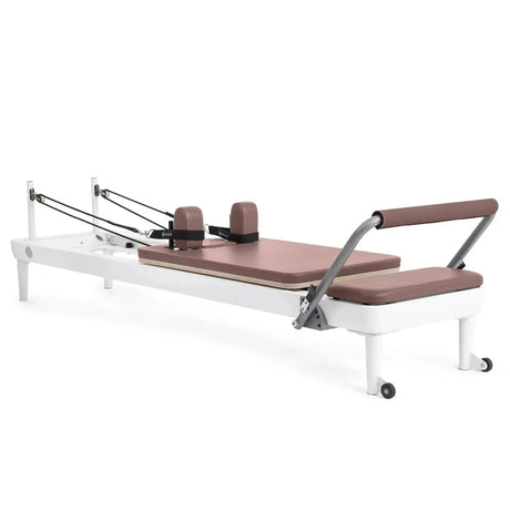 Elina Pilates Nubium Reformer mit Polster in Altrosa, Schrägansicht
