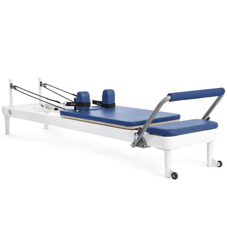 Elina Pilates Nubium Reformer mit Polster in Blau, Schrägansicht