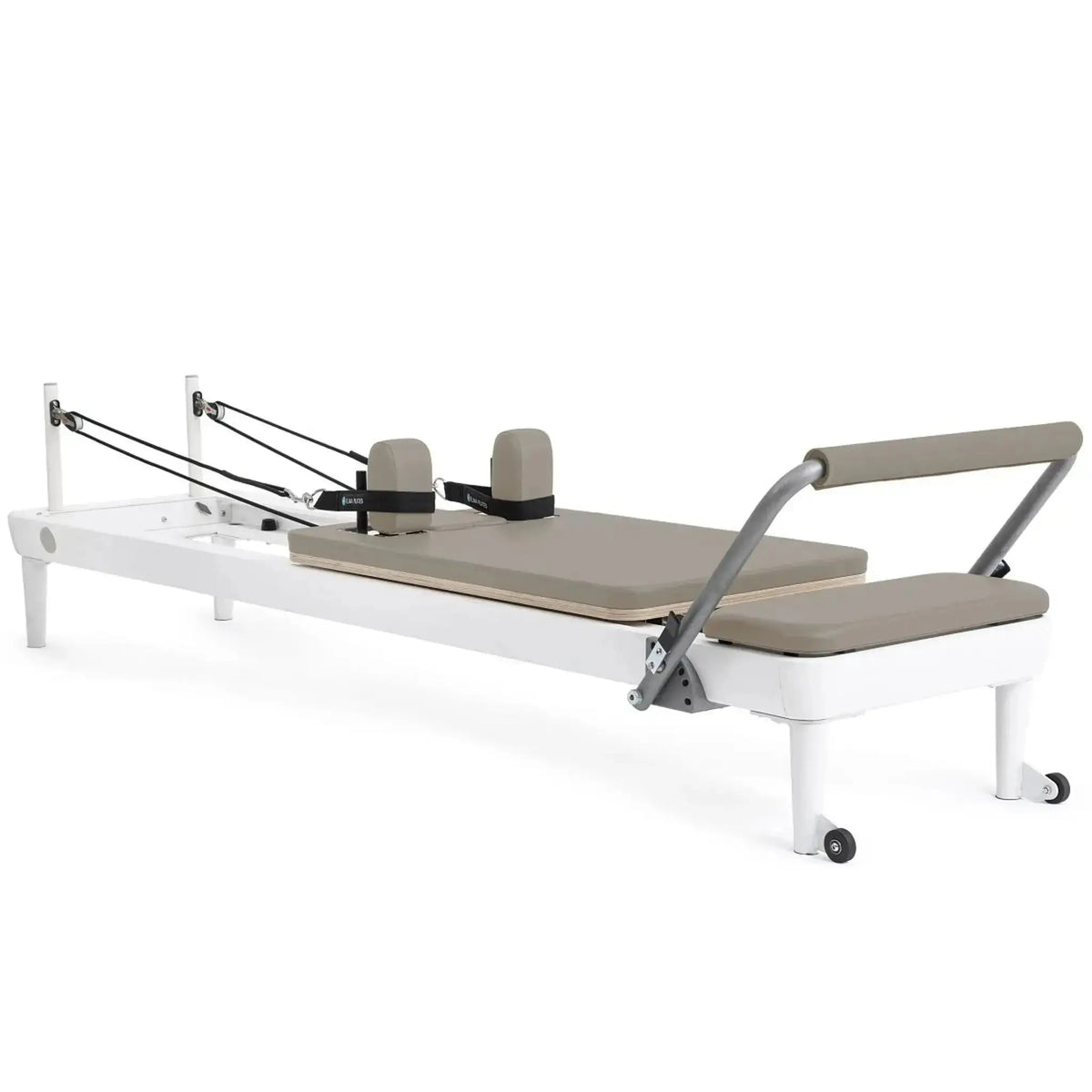 Elina Pilates Nubium Reformer mit Polster in Mokka, Schrägansicht