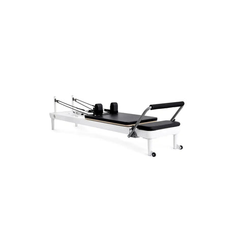 Elina Pilates Nubium Reformer mit Polster in Schwarz, Schrägansicht