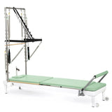 Elina Pilates Nubium mit Tower, Polster in Grün, Schrägansicht