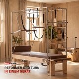 Elina Pilates Cadillac Elite Reformer aus Rock-Ahorn in einem hellen Pilates-Studio mit Holz und Leinen