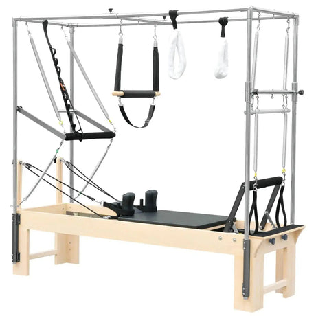 Elina Pilates Cadillac Reformer aus Rock-Ahorn – Schrägansicht mit Trapezrahmen und Polstern in Schwarz