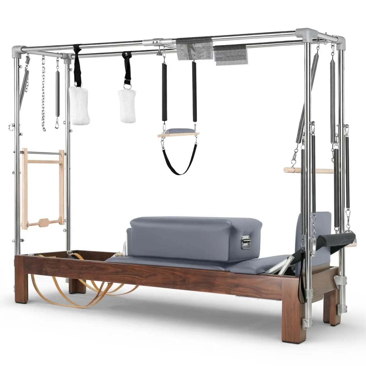 Elina Pilates Cadillac Reformer aus Walnussholz – Schrägansicht mit Stahlrahmen und Polstern in Grau