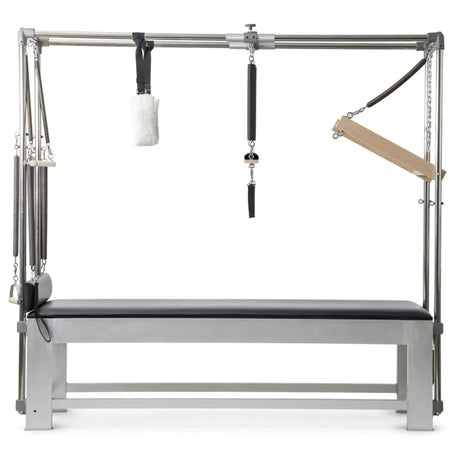 Elina Pilates Classic Cadillac aus Aluminium – Frontalansicht mit Trapez und Federstange