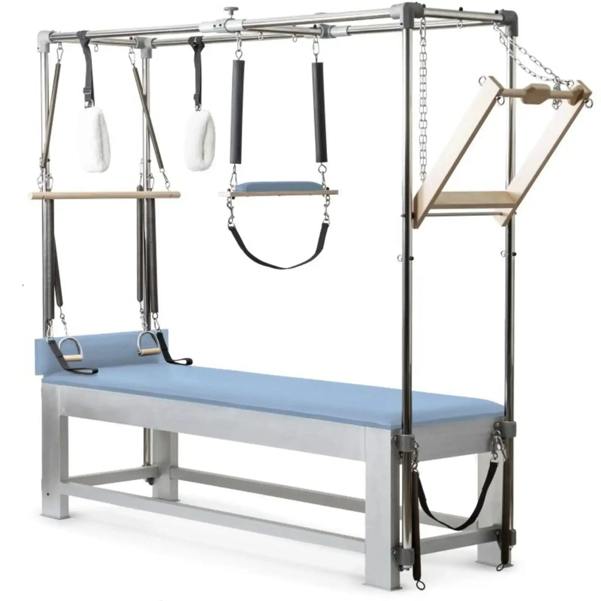 Elina Pilates Classic Cadillac aus Aluminium – Schrägansicht mit Trapezrahmen und Polster in Ozeanblau