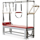 Elina Pilates Classic Cadillac aus Aluminium – Schrägansicht mit Trapezrahmen und Polster in Rot