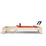 Elina Pilates Classic Reformer aus Ahornholz mit rotem Polster, Seitenansicht