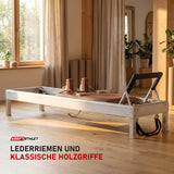 Elina Pilates Classic Reformer aus Aluminium in einem hellen Pilates-Studio mit Holz und Leinen