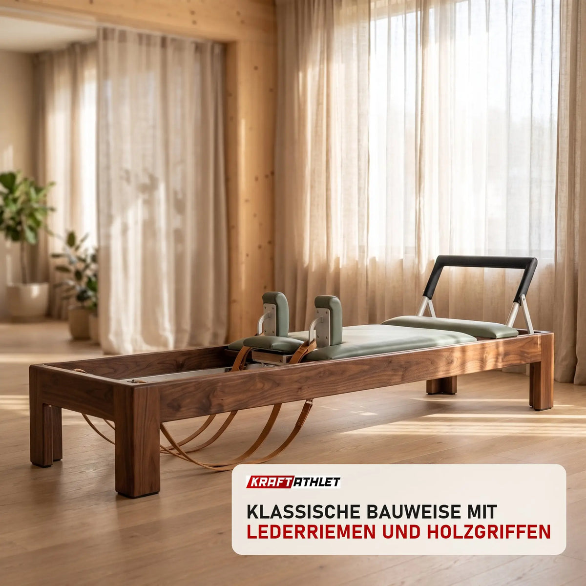Elina Pilates Classic Reformer aus Walnussholz in einem hellen Pilates-Studio mit Holz und Leinen