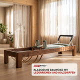 Elina Pilates Classic Reformer aus Walnussholz in einem hellen Pilates-Studio mit Holz und Leinen