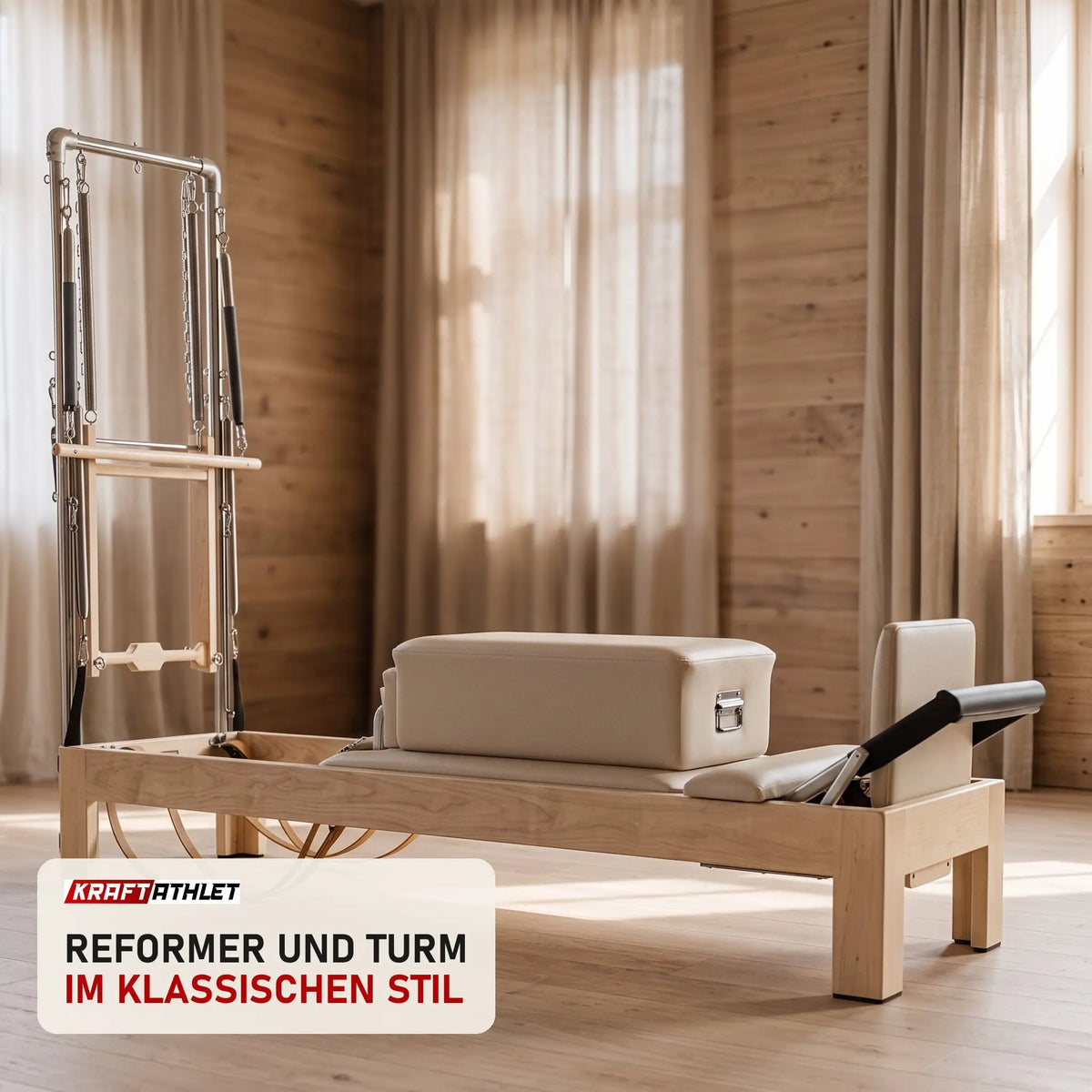 Elina Pilates Classic Reformer mit Tower aus Ahornholz in einem hellen Pilates-Studio mit Holz und Leinen