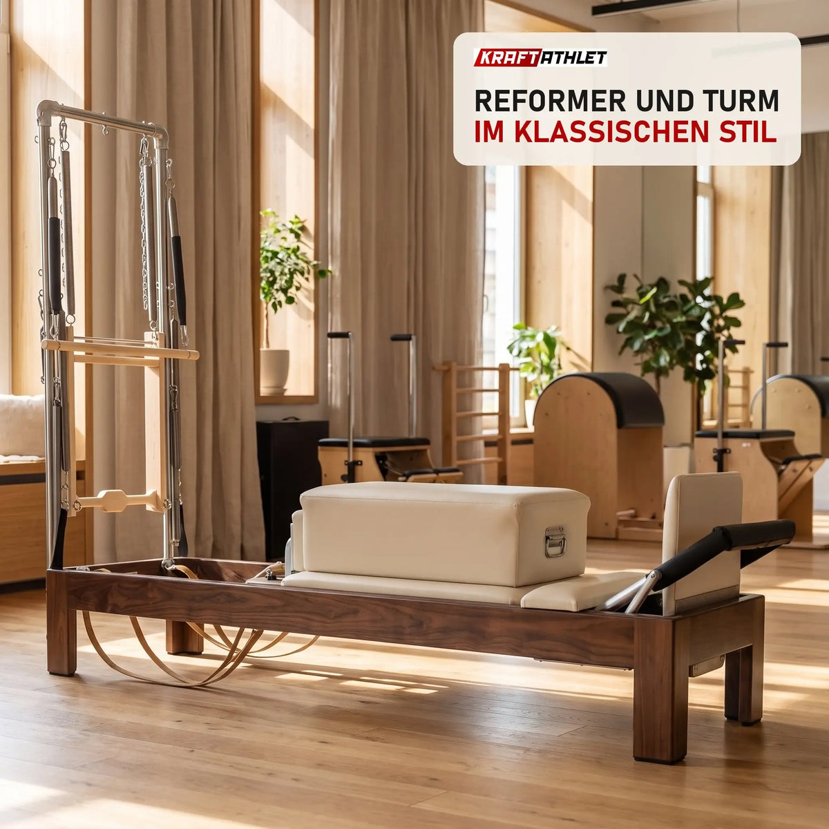 Elina Pilates Classic Reformer mit Tower aus Walnussholz in einem hellen Pilates-Studio mit Holz und Leinen