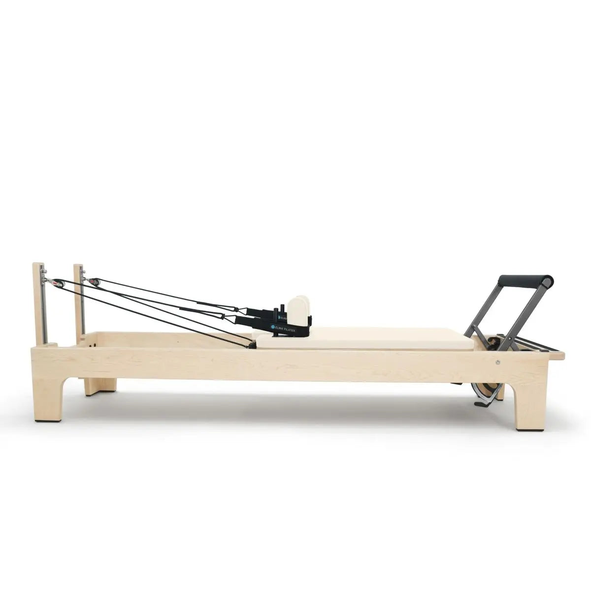 Elina Pilates Club Reformer aus Ahornholz in Elfenbein, Seitenansicht mit Federn und Fußstange