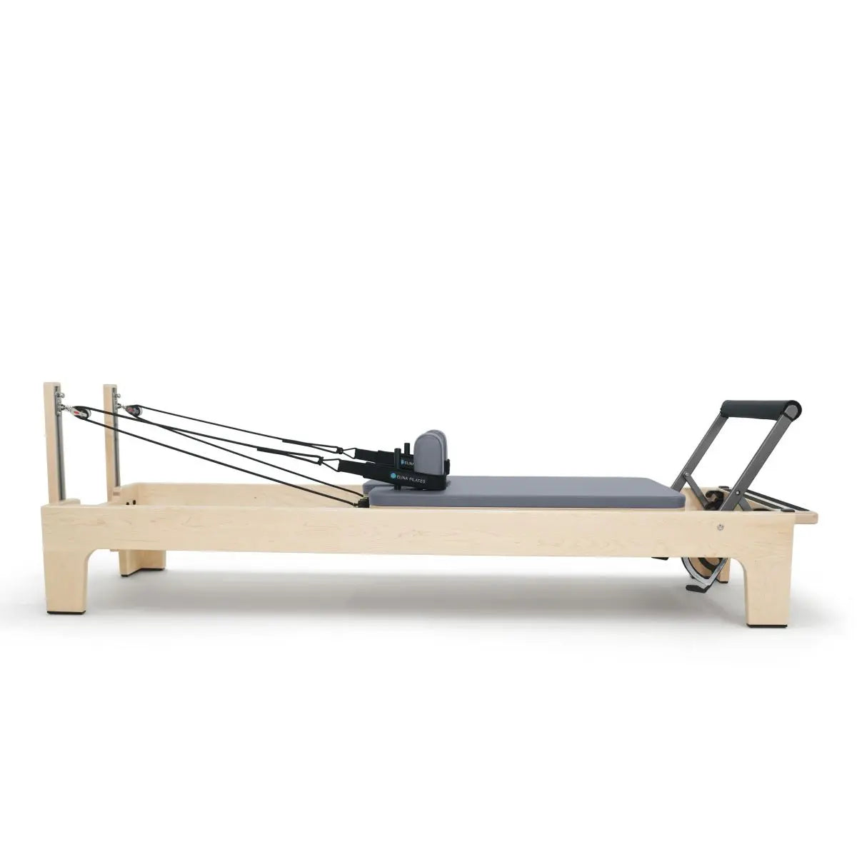 Elina Pilates Club Reformer aus Ahornholz in Grau, Seitenansicht mit Federn und Fußstange