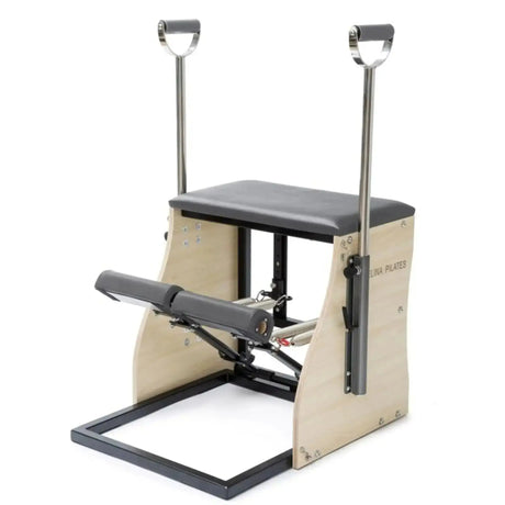 Elina Pilates Combo Chair mit Stahlbasis in Grau, Schrägansicht mit Holzkorpus und dunklem Stahlrahmen