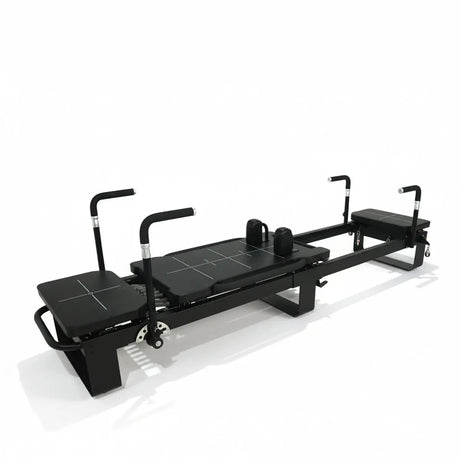 Elina Pilates Corextreme Reformer aus Aluminium, erhöhte Schrägansicht auf Schlitten und Plattformen