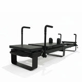 Elina Pilates Corextreme Reformer aus Aluminium, Schrägansicht von der Stirnseite