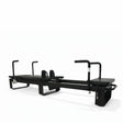 Elina Pilates Corextreme Reformer aus Aluminium in Schwarz, Seitenansicht mit beiden Griffen