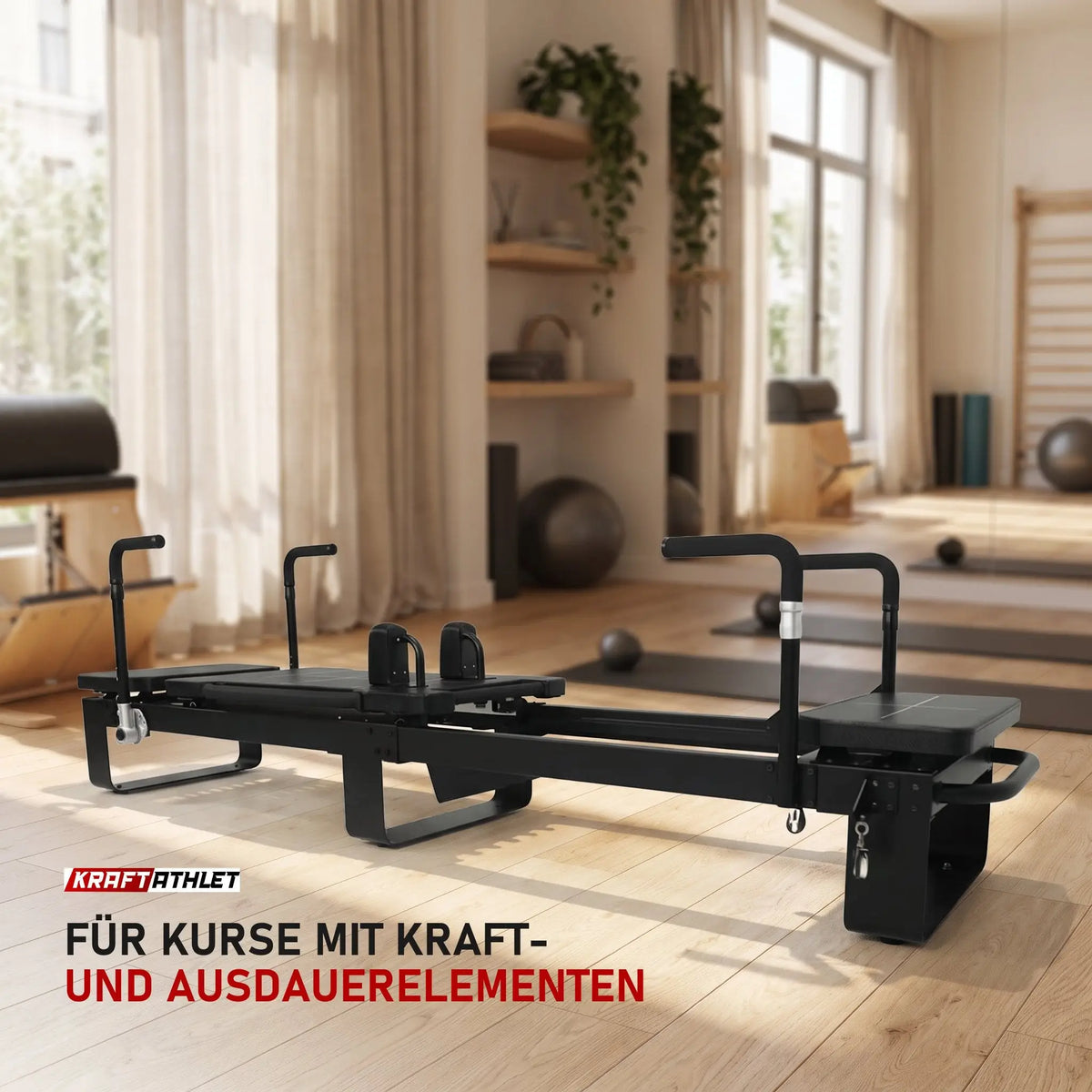 Elina Pilates Corextreme Reformer aus Aluminium in einem hellen Pilates-Studio mit Holz und Leinen
