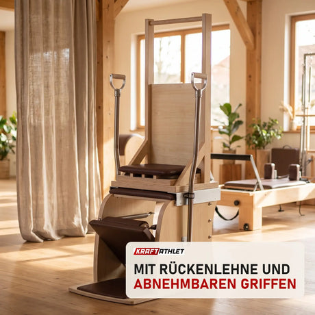 Elina Pilates Electric Chair Kombi-Wunda aus Ahornholz in einem hellen Pilates-Studio mit Holz und Leinen