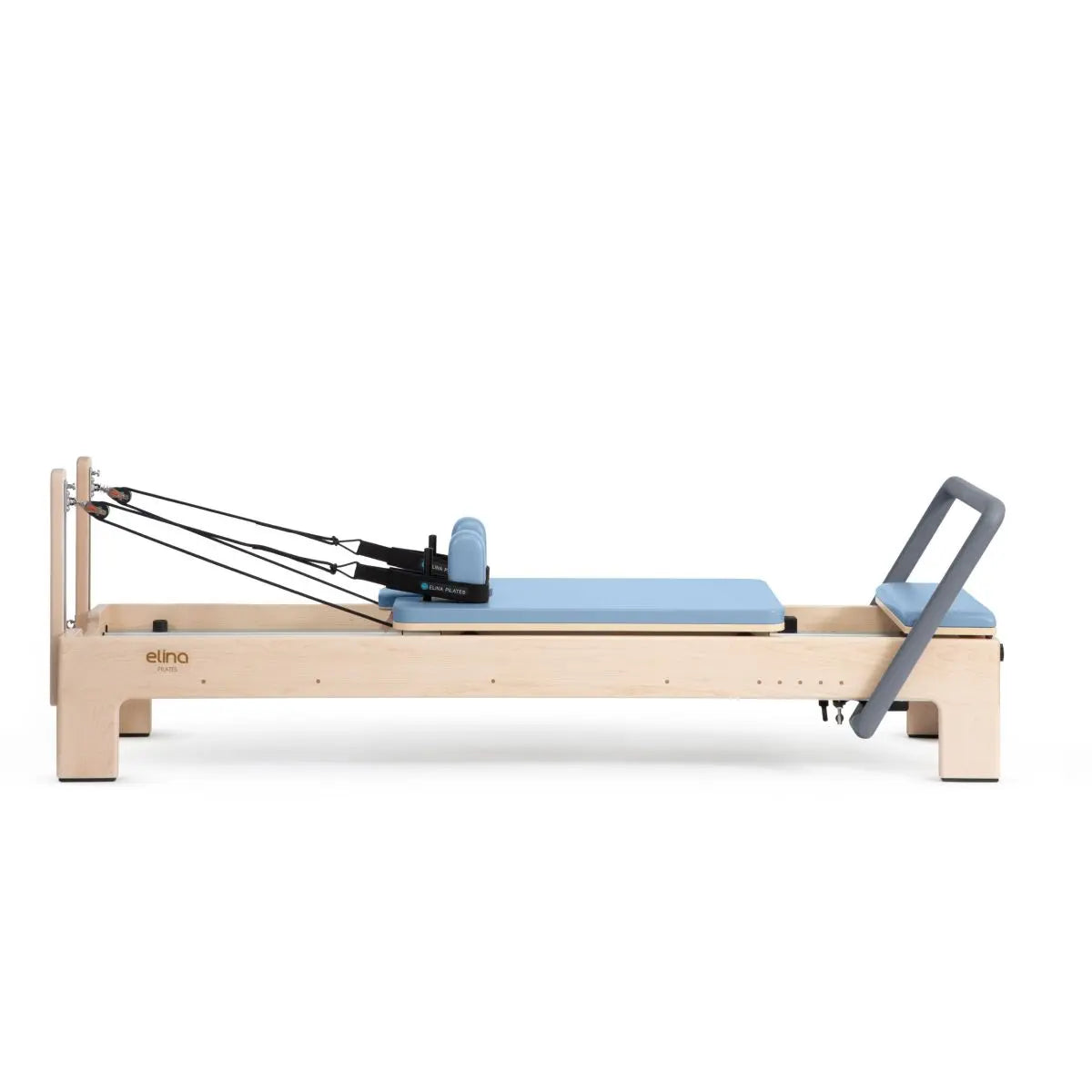 Elina Pilates Elite Advanced Reformer aus Ahornholz mit Polster in Eisblau, Seitenansicht