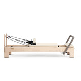 Elina Pilates Elite Advanced Reformer aus Ahornholz mit Polster in Elfenbein, Seitenansicht