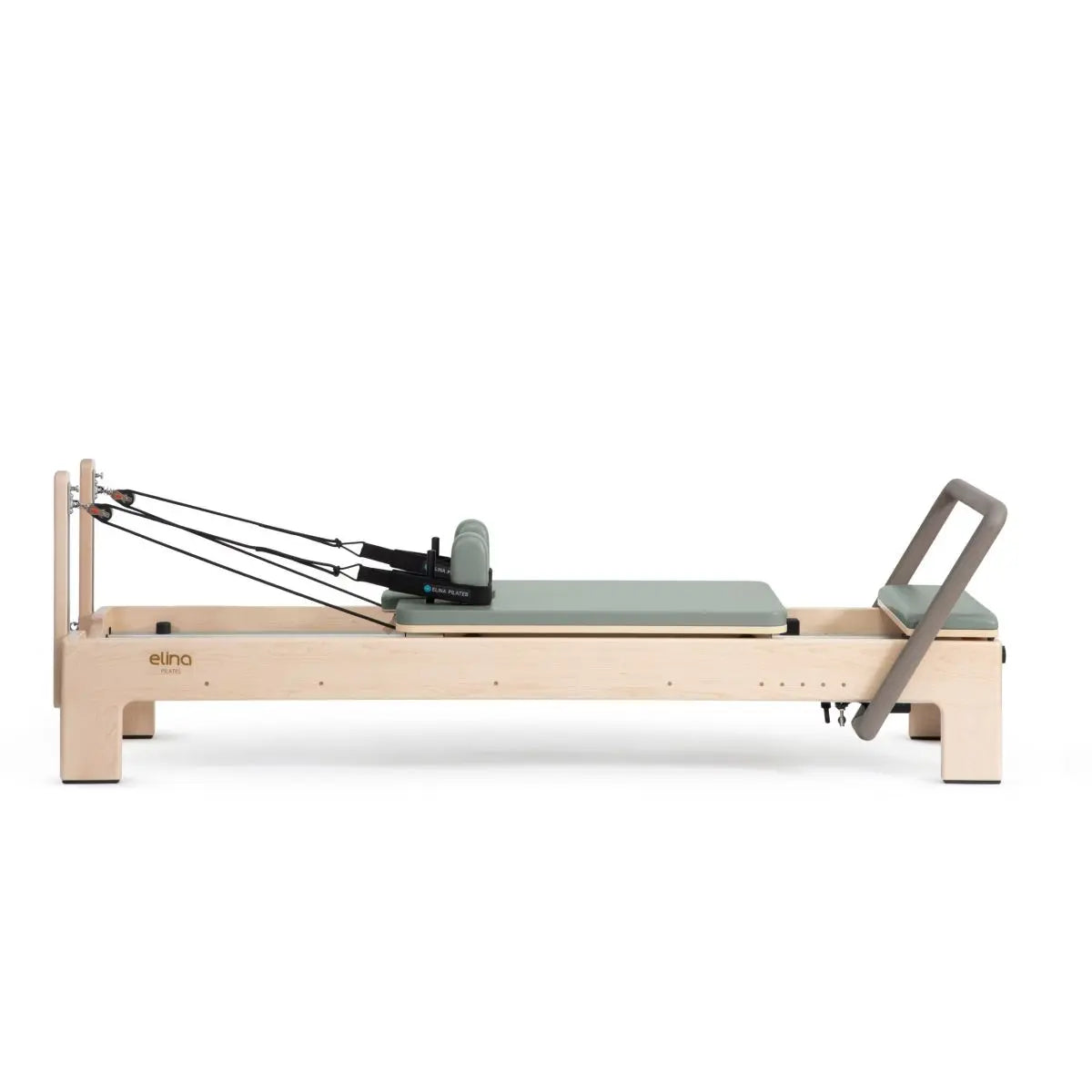 Elina Pilates Elite Advanced Reformer aus Ahornholz mit Polster in Eucalyptus, Seitenansicht