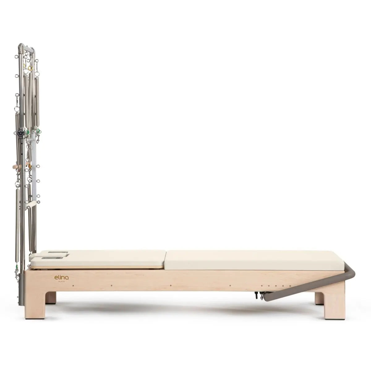 Elina Pilates Elite Advanced Reformer mit Tower mit elfenbeinfarbener Liegefläche, Seitenansicht
