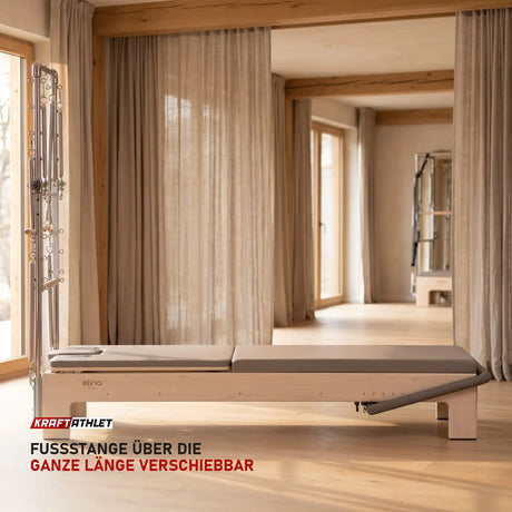 Elina Pilates Elite Advanced Reformer mit Tower in einem hellen Pilates-Studio mit Holz und Leinen