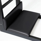 Elina Pilates Elite Ladder Barrel mit Stahlbasis – Detail der gepolsterten Trittfläche am Stahlrahmen