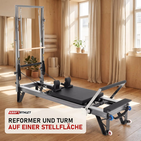 Elina Pilates HL3 Reformer mit Tower aus Aluminium in einem hellen Pilates-Studio mit Holz und Leinen