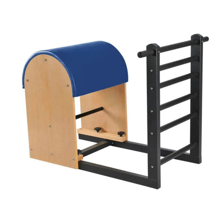Elina Pilates Ladder Barrel mit Stahlbasis in Schrägansicht, Bezug in Blau mit schwarzer Stahlleiter