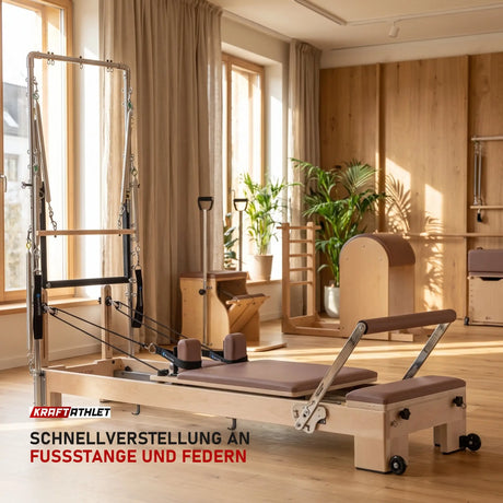 Elina Pilates Lignum Reformer mit Tower aus Holz in einem hellen Pilates-Studio mit Holz und Leinen