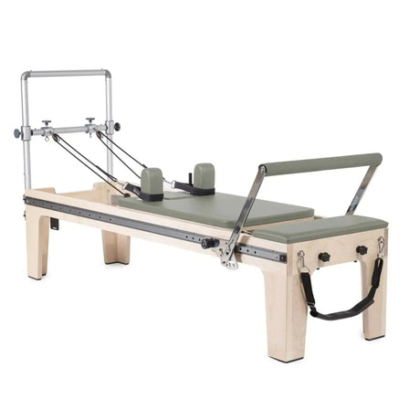 Elina Pilates Master Instructor Physio Reformer aus Ahornholz, Polster in Iceberg-Grün, Seitenansicht