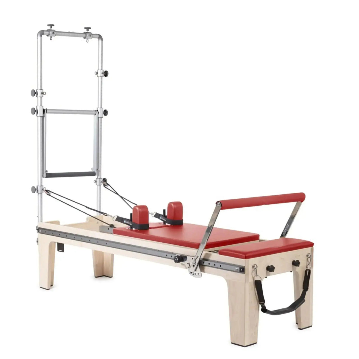 Elina Pilates Master Instructor Physio Reformer mit Tower – Schrägansicht mit Polstern in Rot, freigestellt vor weißem Hintergrund