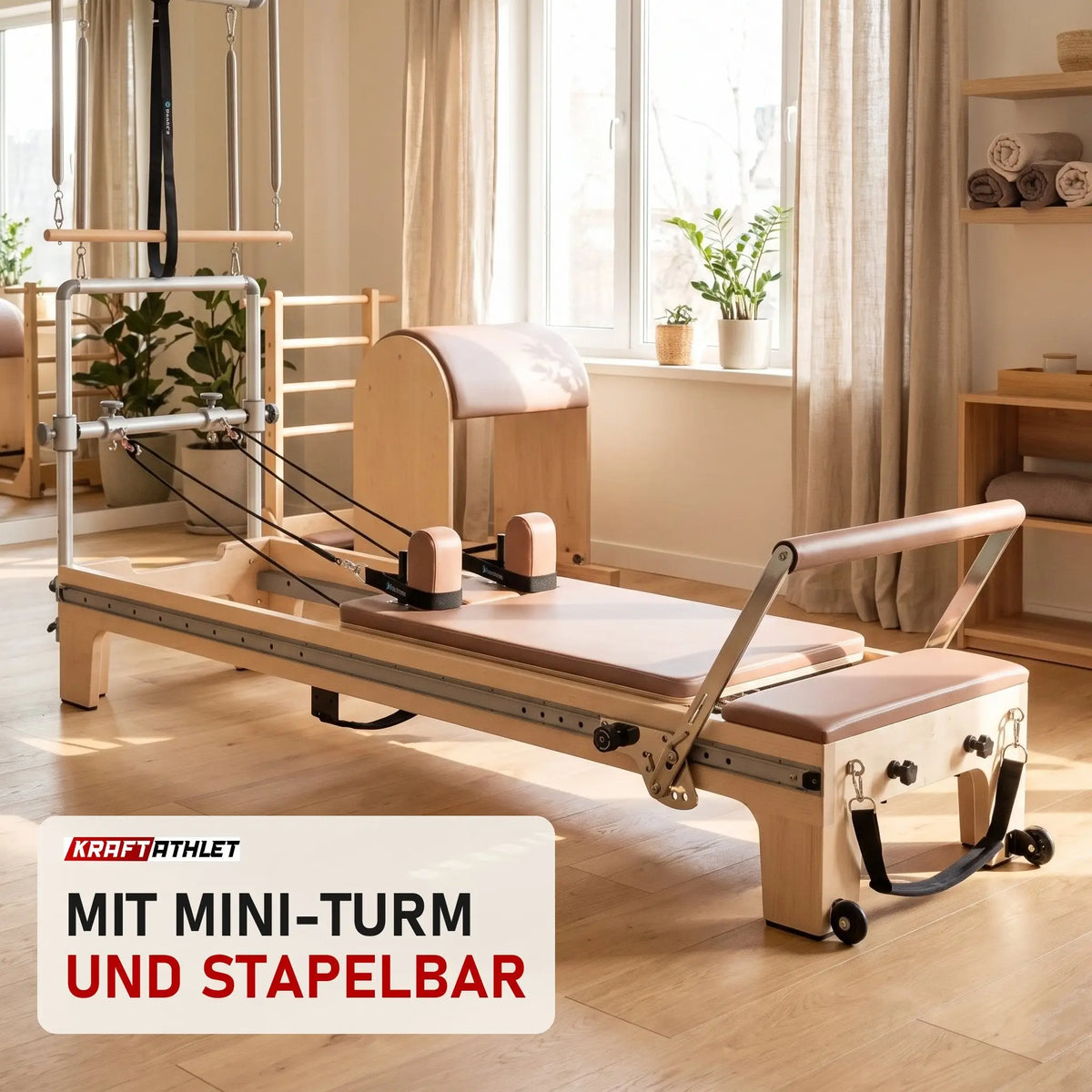 Elina Pilates Master Instructor Reformer aus Ahornholz in einem hellen Pilates-Studio mit Holz und Leinen