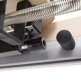 Elina Pilates Master Instructor Reformer mit Tower aus Ahornholz, Detail von Feder und Gummistopper am Wagen